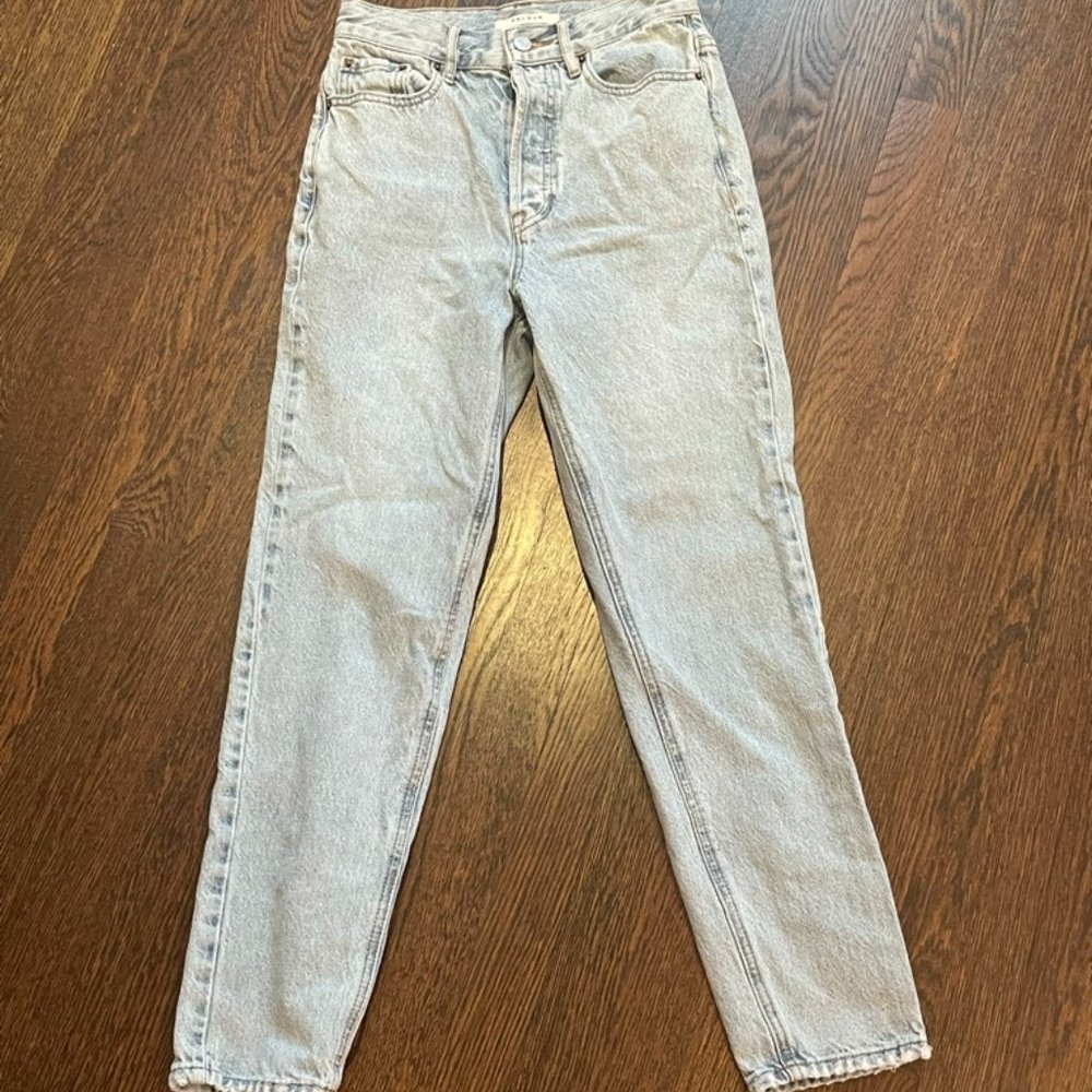 Pacsun Mom Jeans Size 25 Light to Medium Blue